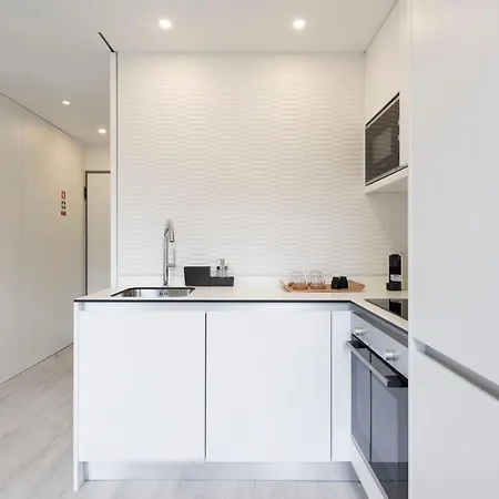 Lovelystay - Modern Loft With Gym & Free Parking Minutes Away From Cbd Porto