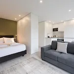 Lovelystay - Modern Loft With Gym & Free Parking Minutes Away From Cbd アパート