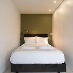 Lovelystay - Modern Loft With Gym & Free Parking Minutes Away From Cbd