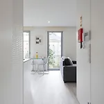 Apartmán Lovelystay - Modern Loft With Gym & Free Parking Minutes Away From Cbd *