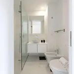Apartmán Lovelystay - Modern Loft With Gym & Free Parking Minutes Away From Cbd Porto