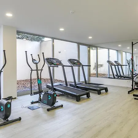 Lovelystay - Modern Loft With Gym & Free Parking Minutes Away From Cbd * Porto