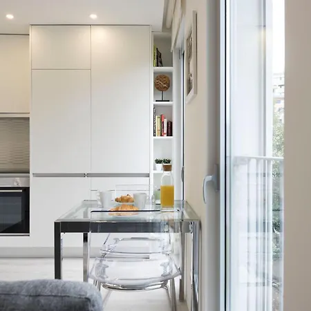 Modern Loft With Gym & Parking By Lovelystay Apartment *
