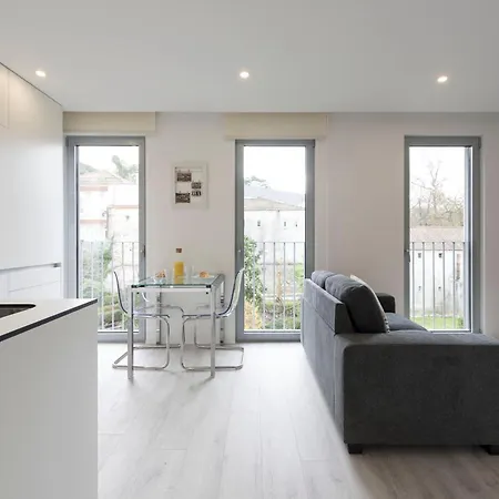 Modern Loft With Gym & Parking By Lovelystay *