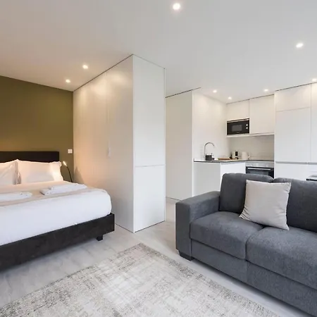 Lovelystay - Modern Loft With Gym & Free Parking Minutes Away From Cbd Appartement