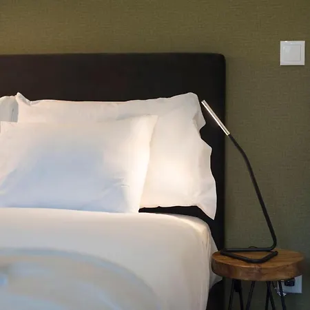 Appartement Lovelystay - Modern Loft With Gym & Free Parking Minutes Away From Cbd Oporto