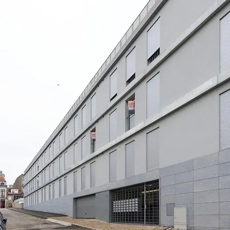 Lovelystay - Modern Loft With Gym & Free Parking Minutes Away From Cbd Oporto