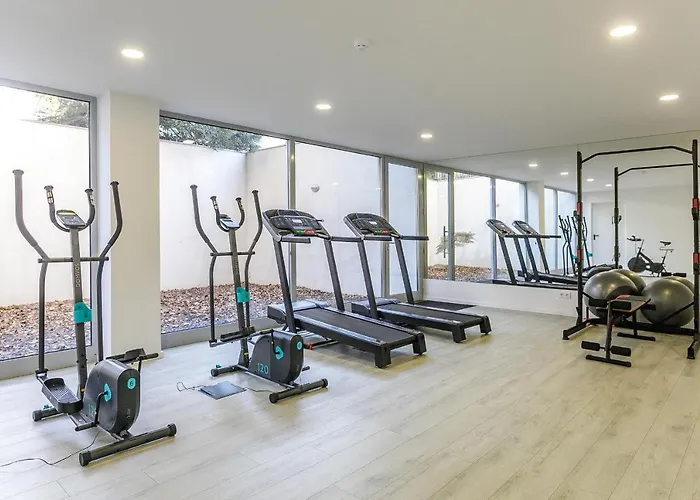 Lovelystay - Modern Loft With Gym & Free Parking Minutes Away From Cbd * Porto