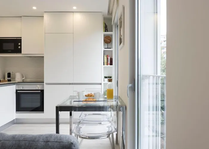 Lovelystay - Modern Loft With Gym & Free Parking Minutes Away From Cbd *