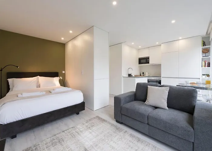 Lovelystay - Modern Loft With Gym & Free Parking Minutes Away From Cbd アパート