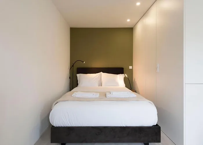 Lovelystay - Modern Loft With Gym & Free Parking Minutes Away From Cbd
