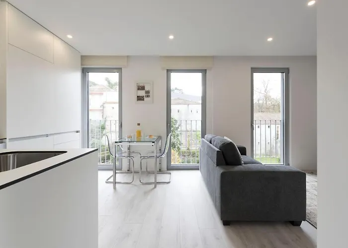 Lovelystay - Modern Loft With Gym & Free Parking Minutes Away From Cbd * ポルト