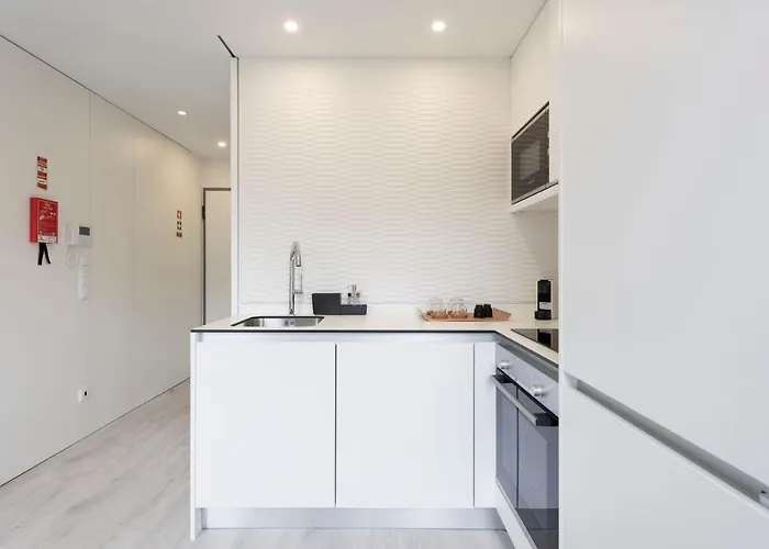 Lovelystay - Modern Loft With Gym & Free Parking Minutes Away From Cbd Porto