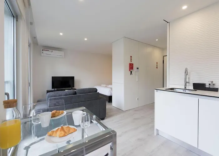 Appartement Lovelystay - Modern Loft With Gym & Free Parking Minutes Away From Cbd Porto