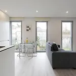 Lovelystay - Modern Loft With Gym & Free Parking Minutes Away From Cbd * פורטו