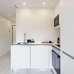 Lovelystay - Modern Loft With Gym & Free Parking Minutes Away From Cbd פורטו