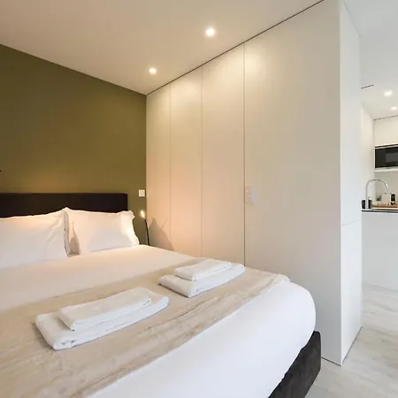 Lovelystay - Modern Loft With Gym & Free Parking Minutes Away From Cbd Appartement