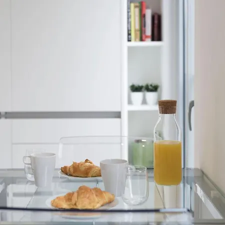 Lovelystay - Modern Loft With Gym & Free Parking Minutes Away From Cbd Appartement *