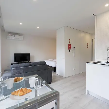 Appartement Lovelystay - Modern Loft With Gym & Free Parking Minutes Away From Cbd Porto
