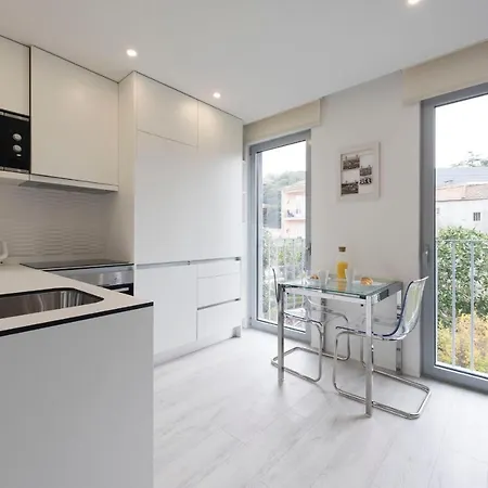 Appartement Lovelystay - Modern Loft With Gym & Free Parking Minutes Away From Cbd Porto
