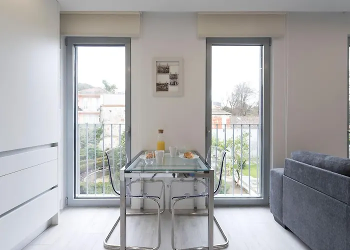 Διαμέρισμα Lovelystay - Modern Loft With Gym & Free Parking Minutes Away From Cbd Πόρτο