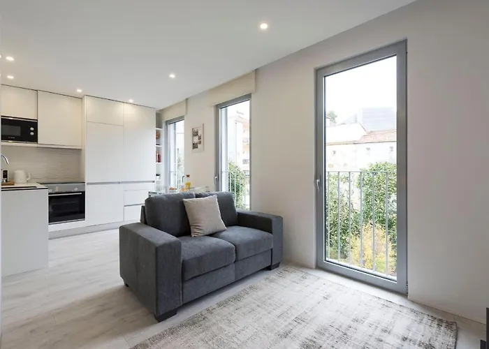 Lovelystay - Modern Loft With Gym & Free Parking Minutes Away From Cbd