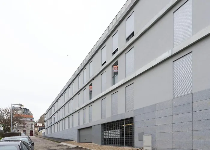 Lovelystay - Modern Loft With Gym & Free Parking Minutes Away From Cbd Πόρτο